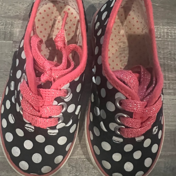 Black with white Polka Dot toddler 7 Shoes with Pink Laces - Picture 1 of 4